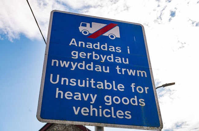 Arwydd ffordd