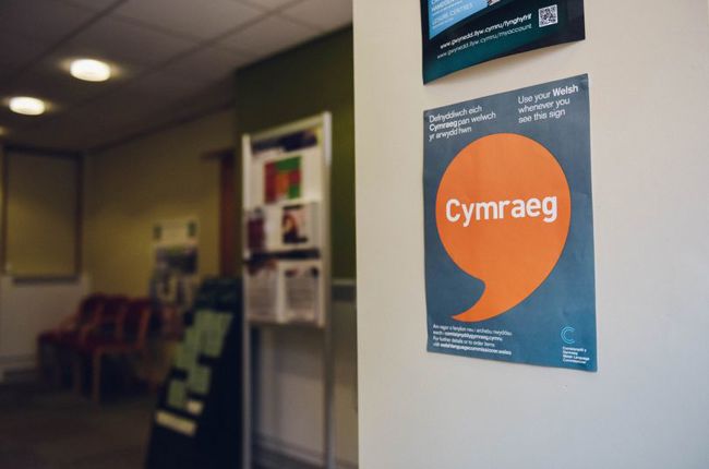 Poster Iaith Gwaith