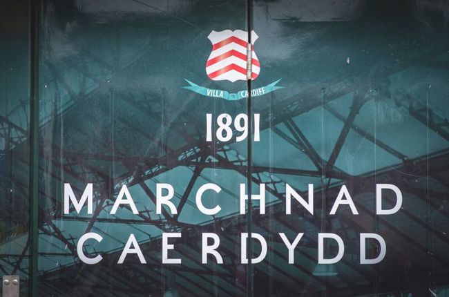 Arwydd marchnad Caerdydd