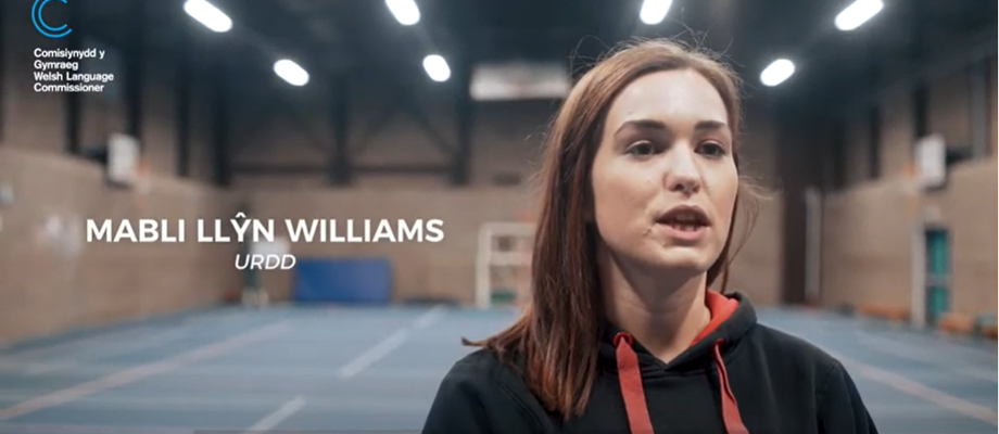 Mae’r Urdd yn cynnal sesiynau hyfforddiant drwy gyfrwng y Gymraeg ac yn trefnu cystadlaethau chwaraeon cenedlaethol. Gallant hefyd gefnogi clybiau, ysgolion, a chyrff llywodraethu chwaraeon i ddatblygu hyfforddiant drwy gyfrwng y Gymraeg. Dyma Mabli i esbonio mwy.